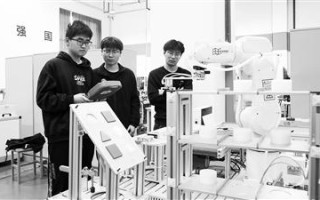 学院建在园区里，专业设在链条上