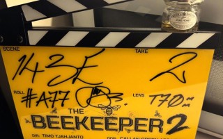 蜂巢再启杀局！《养蜂人2》杀青：斯坦森带螳螂女掀翻新黑恶势力