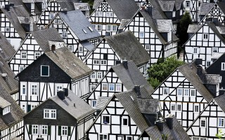 黄子韬借歌缅怀爸爸：希望他不用再为我操心