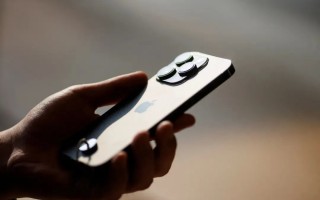 印度夫妇为买苹果手机竟卖掉8个月大儿子，女方被捕，男方在逃