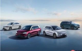 早报：问界推出跨年购置税补贴 李想回应入局智能眼镜