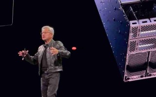 辉达黄仁勋：下一代AI晶片 让未来机房不用再开这么多冷气！