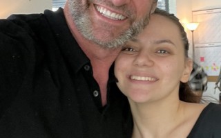 金刚狼小狼女再同框！休杰克曼和达芙妮基恩合作《死侍与金刚狼》