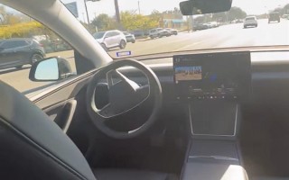 特斯拉最新最强FSD推送 英伟达科学家实测后给出超高评价