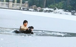 冰湖救人时 为何那声“爸爸”最动人