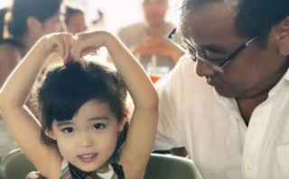 尔冬升与9岁女儿同框合照曝光 老父亲满眼宠溺