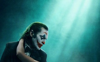 《小丑2》曝海报 华金菲尼克斯和Lady Gaga癫狂成双