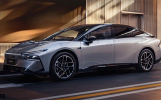 小鹏P7+上市一周年交付近8.8万台 何小鹏发文表示感谢