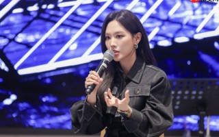 王霏霏携手iPhone 17 Pro 打造全新MV《RUNAWAY》