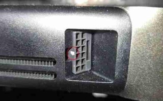 倒霉老外第一次拔掉RTX 5080 FE电源线就弄坏接口 求助客服却被惹怒：态度太敷衍了！