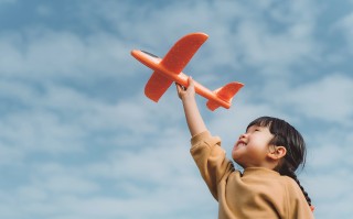 让孩子到户外撒欢去