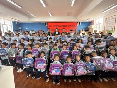 TigerFamily 虎米1775个护脊书包暖心送达，守护青海学子成长
