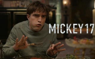 《米奇17》：奉俊昊与罗伯特·帕丁森的科幻迷思