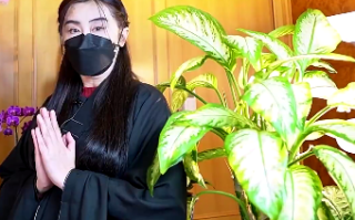 王祖贤照片近照 55岁王祖贤现身寺庙祈愿疫情早日平息