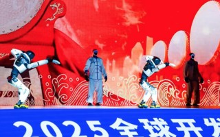 智元、宇树罕见同台炫技，上海具身智能加速产业落地