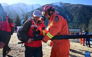 青海祁连：消防进林区 共筑“防火墙”