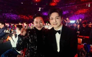 晒合影秒变“迷妹” 惠英红把樊振东叫成了小肥