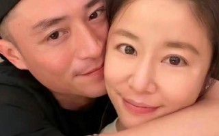 林心如霍建华在演唱会上亲吻 两人已结婚九周年