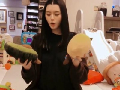 奚梦瑶何猷君千万豪宅曝光 儿子万元玩具堆积如山