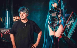 全球首台初音未来人形造型电竞主机 栩栩如生！