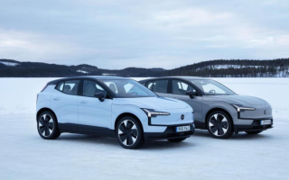 沃尔沃EX30追光北极圈，冰雪路况驾控稳定出众