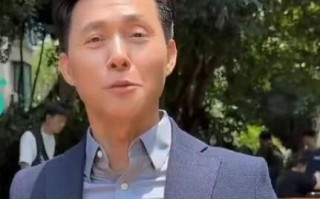 前TVB演员张国强晒片场吃盒饭：我这个年纪还有工作 多好