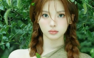 杨超越自曝近视700度 需长期佩戴隐形眼镜维持工作