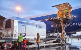 10亿一台的EUV光刻机真卖不动了 ASML下调预期：DUV暴涨