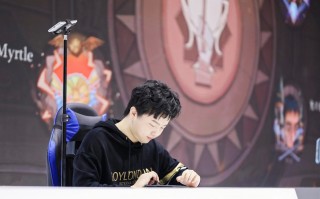 首个折叠屏电竞赛亮相Chinajoy 玩家使用荣耀Magic V2现场1V2对决