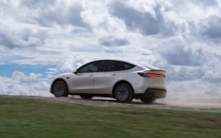 马斯克疑似确认特斯拉全功能FSD进入中国 就在明年Q1