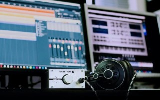 格莱美CEO解释AI新规：愿意接纳新技术 包含AI要素作品也可获提名