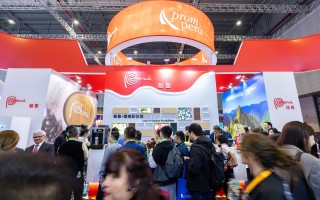 秘鲁亮相第八届进博会：钱凯港开港一周年结硕果，见证中秘合作迈向新高度