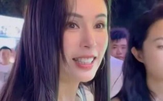 “小龙女”李若彤逛夜市 网友：看上去才二十多岁