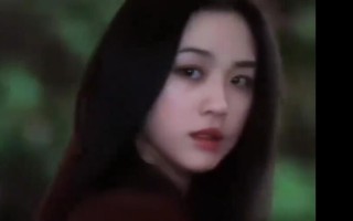 汤唯否认离婚 说一家三口一直住在北京