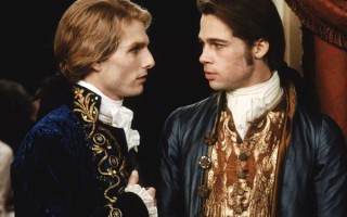 31年后"吸血鬼CP"莱斯特与路易世纪同框！阿汤哥皮特伦敦首映拥抱引回忆杀