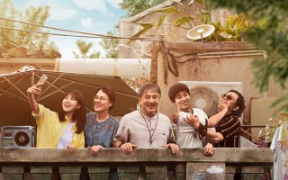 成龙彭昱畅“错位父子”笑闹元旦！《过家家》定档2026 临时家庭暖心上演