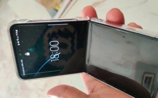 用户反映三星Galaxy Z Flip4手机屏幕出现绿线 且售后不给换