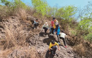 老师带我来“巡山” 我把矿石找找看