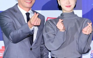 青龙奖红毯：玄彬面相变了，宋慧乔嫩的能掐出水，孙艺珍可真敢穿