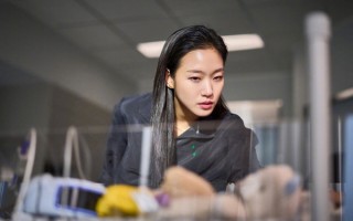 金高银凭《破墓》拿下青龙影后 怎么评价金高银？