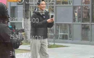 吴彦祖手持小米17 Ultra现身！