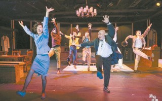 人艺小剧场喜剧《酒店轶事》回归上演 青年演员迈出舒适区尝试新表达