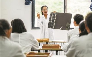 高校如何在专业调整中“追新固本”