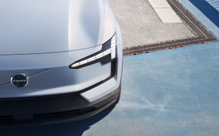 沃尔沃EX30炫彩登场，纯电小钢炮重燃驾驶激情