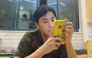 “一起爬山吗？”秦昊把“送命题”做成手机壳，结果同款卖疯了