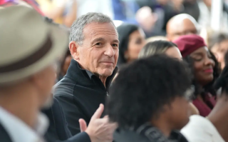 娱乐巨头联手OpenAI 迪士尼CEO：不愿被技术创新颠覆